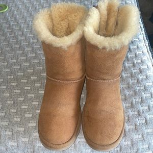Ugg Bailey bow. used. Size 7